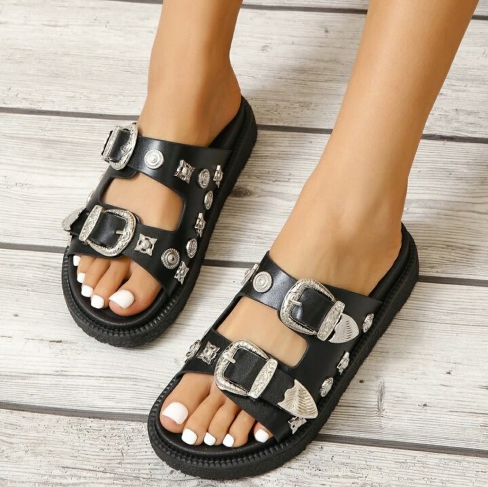 Brand NWOT Dolls Kill Size 6.5 studded Platform Sandals